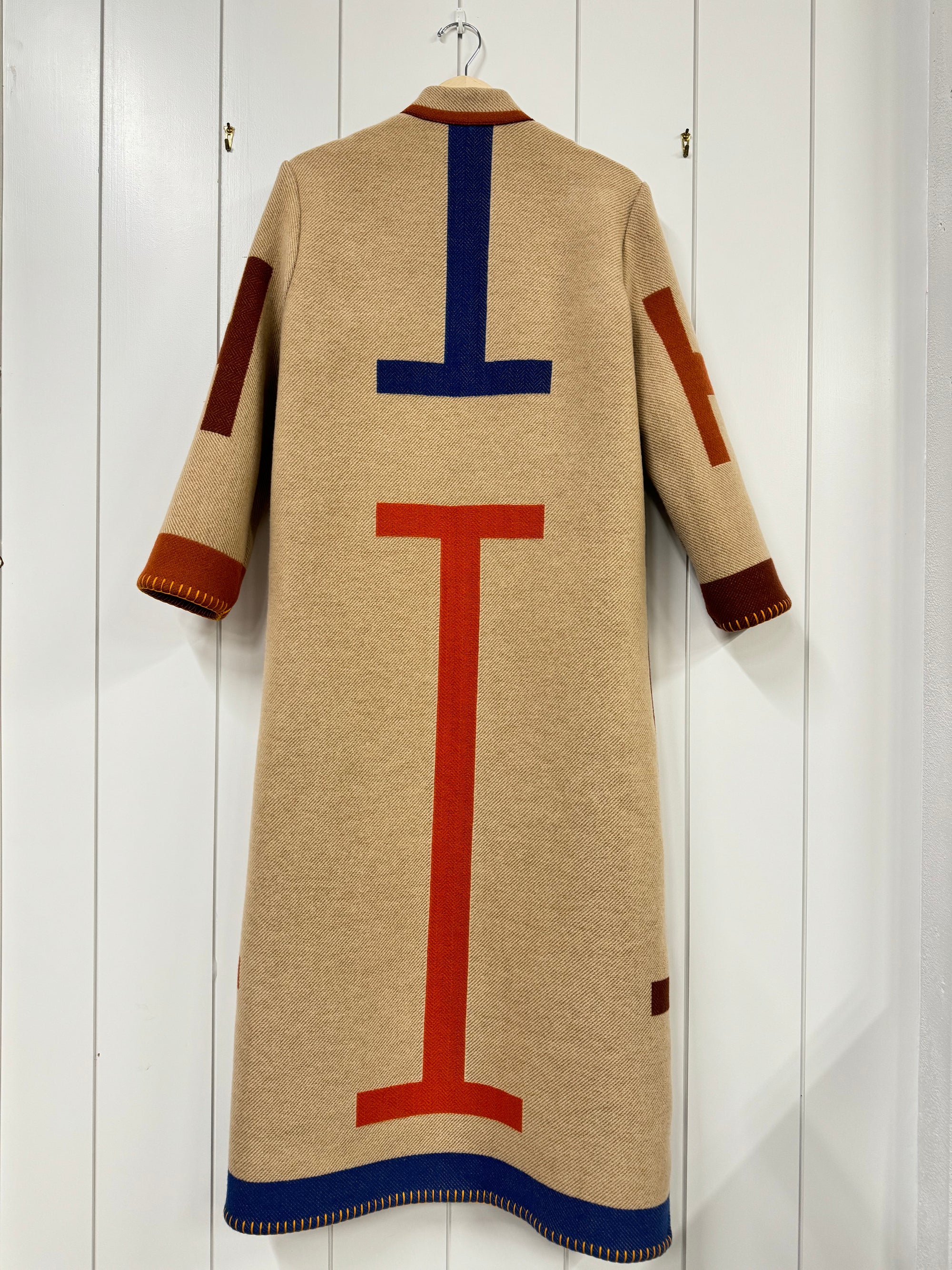 The Linear Coat